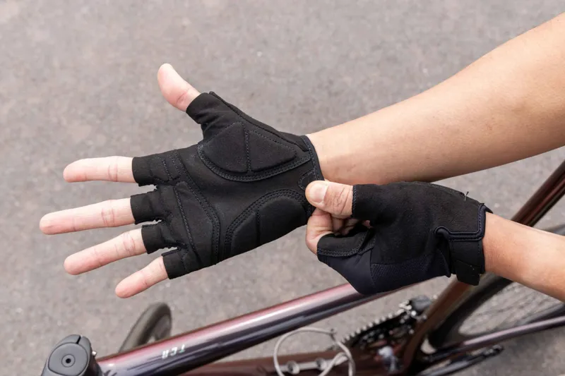 Giant Cima Short Finger Cycling Gloves in Black-2